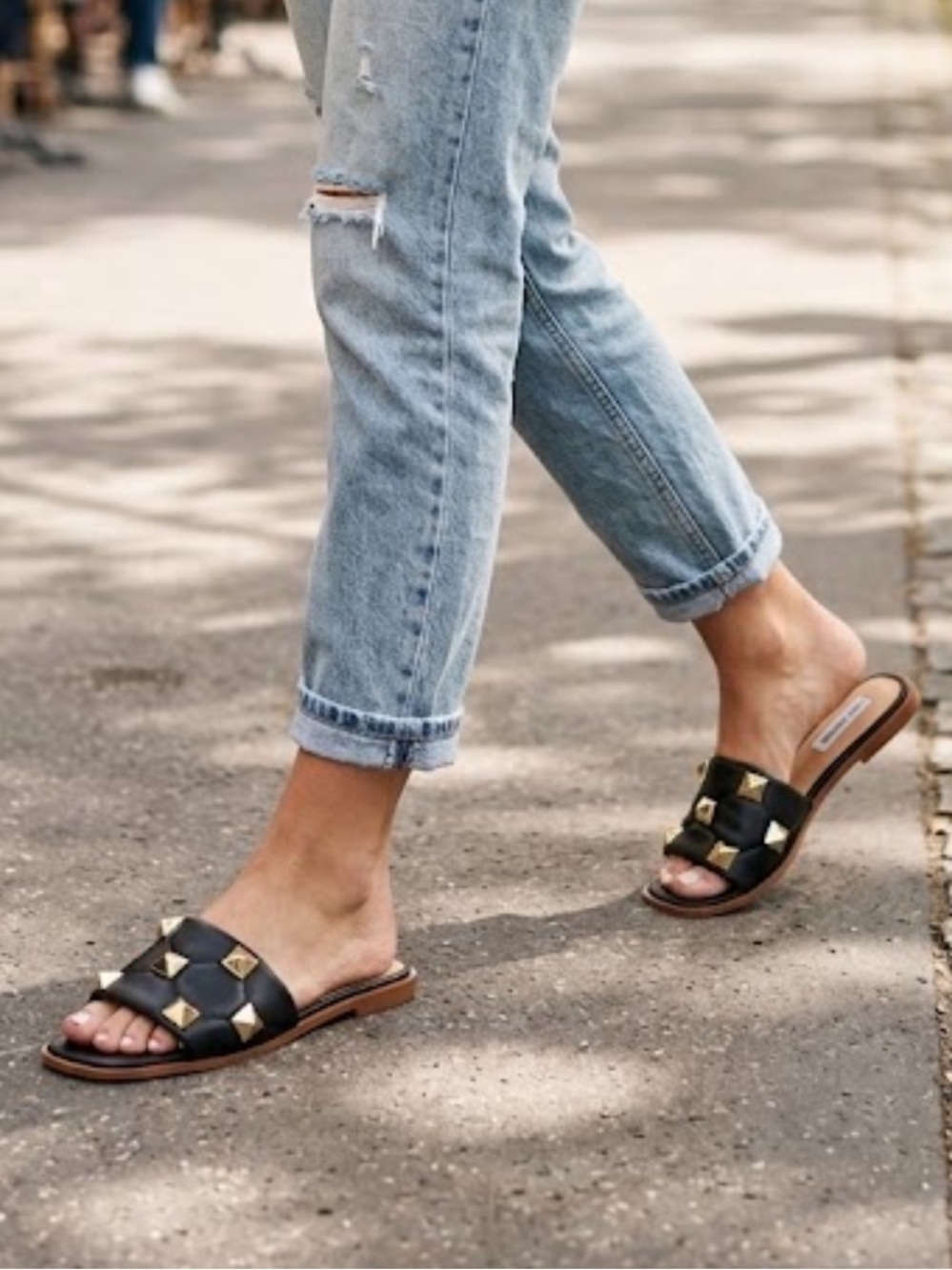 New Steve Madden Black Quilted Gold Stud Slide Flat Sandals Size 8
FF